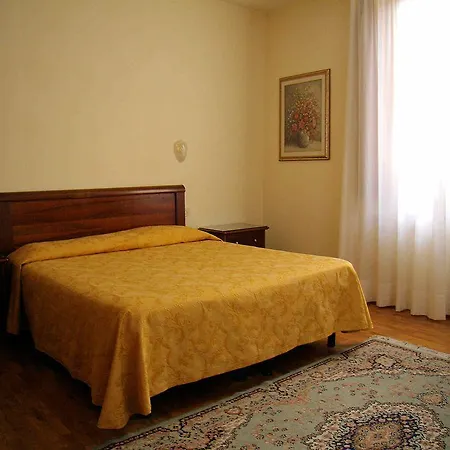 Verena Dependance Savoia & Campana מלון *